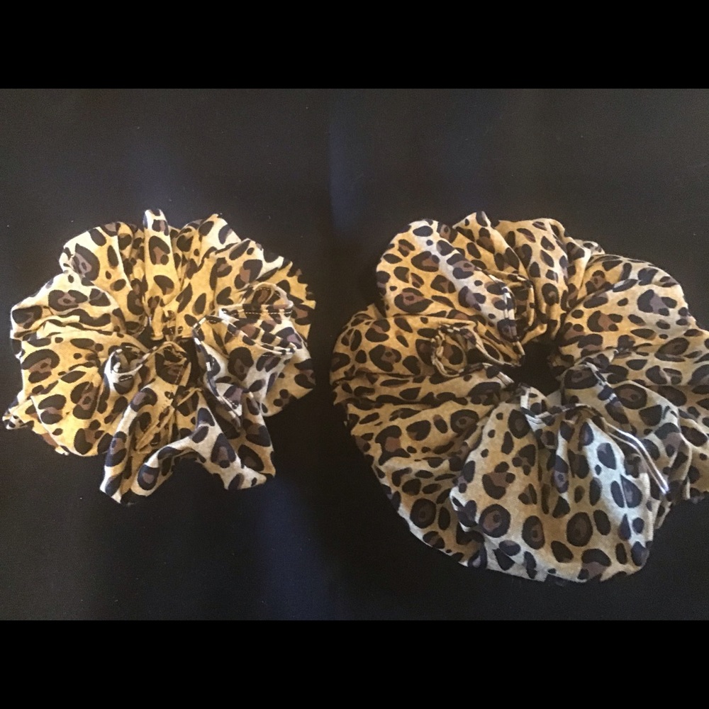 Leopard hair scrunches